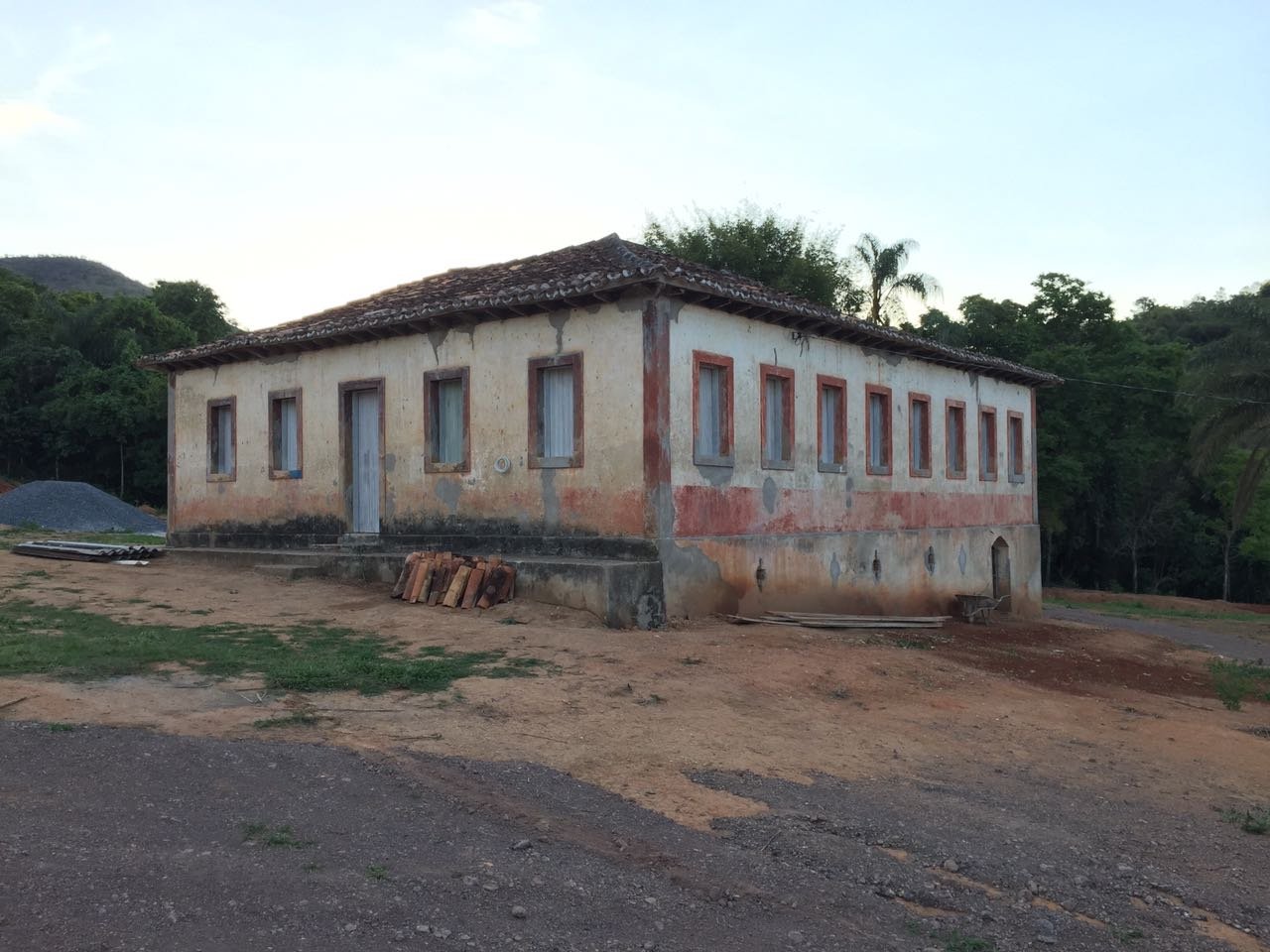 Fachada do casar&atilde;o hist&oacute;rico da fazenda, em Maca&uacute;bas